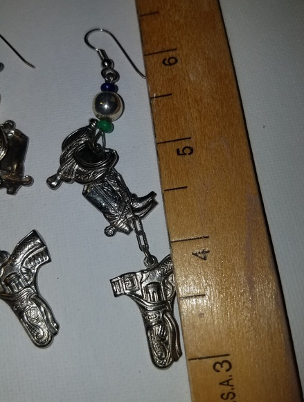 Silvertone western saddle boots and gun earrings - Picture 1 of 2